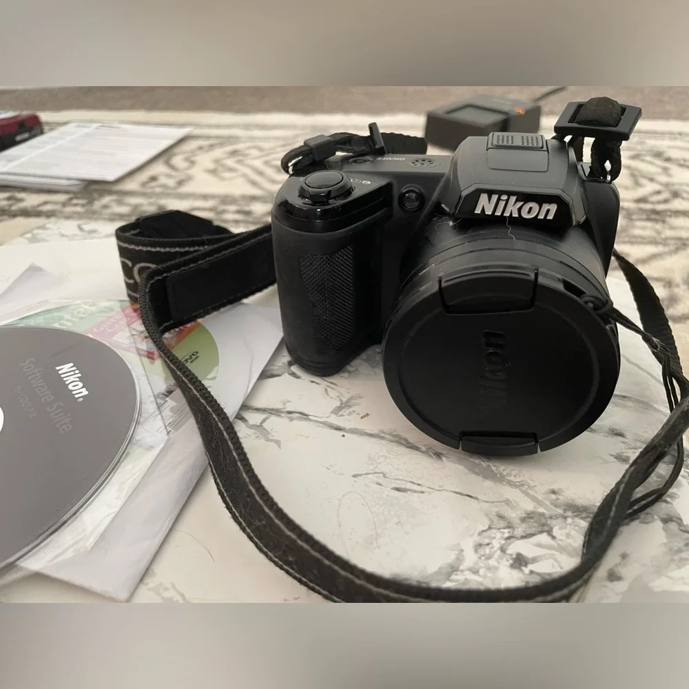 Nikon Coolpix L105 with case!
